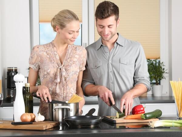 Couple cooking 1