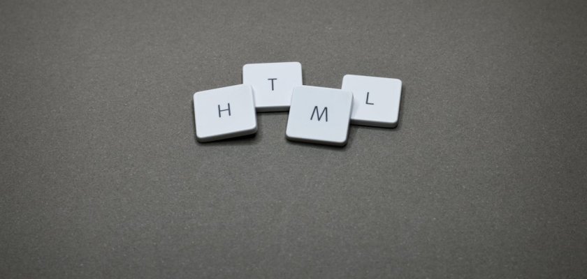 HTML